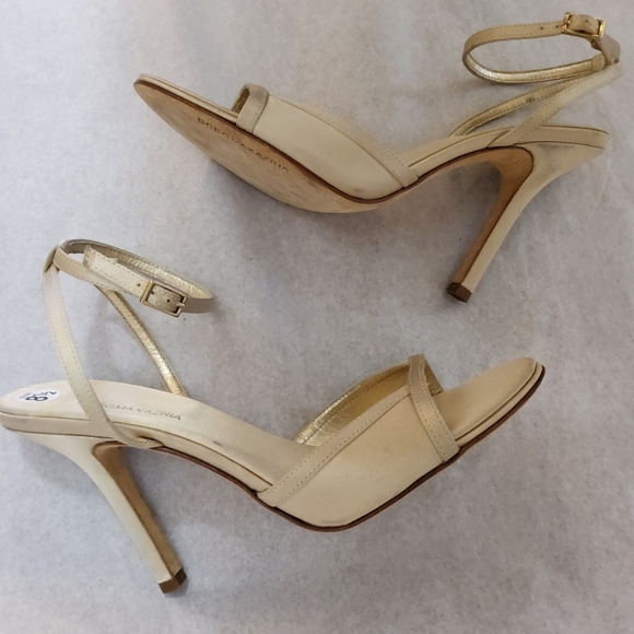 BCBG Maxazria Ankle Strap Leather Fabric Heels Sandals Size Cream